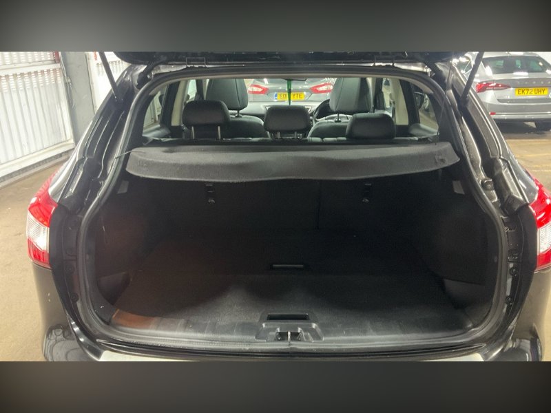 NISSAN QASHQAI 1.2 DIG T TEKNA SUV WITH 75,656 MILES ON THE CLOCK. THIS...